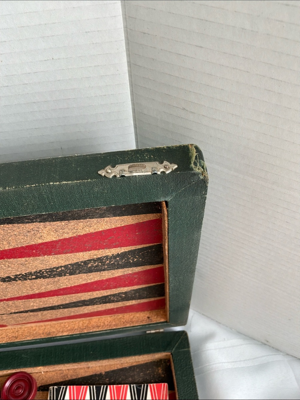 Vintage Backgammon Set with Burgundy and Cream Checkers - Picture 3 of 11